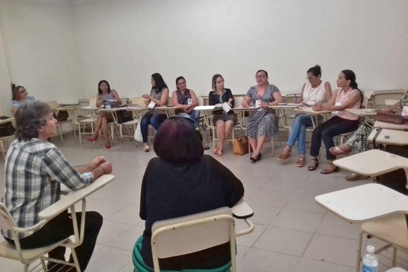 Começou nesta segunda-feira (21) e prossegue até a sexta-feira (25) a Formação Continuada do Ensino Fundamental – Módulo III (turmas de 2017 – 4ª entrada) do Projeto Mundiar (foto), desenvolvido pela Secretaria de Estado de Educação (Seduc) em parceria com a Fundação Roberto Marinho. A formação ocorre simultaneamente em Belém, Castanhal e Santarém e abrange 312 profissionais. O Projeto Mundiar atua na correção da distorção idade/ano escolar de estudantes na rede estadual de ensino. A formação em andamento é destinada a professores unidocentes, supervisores pedagógicos e coordenadores de Unidades Seduc na Escola (USEs) na Região Metropolitana de Belém, e de Unidades Regionais de Educação (UREs) em outras regiões do Estado.

FOTO: ASCOM / SEDUC
DATA: 21.05.2018
BELÉM - PARÁ <div class='credito_fotos'>Foto: ASCOM SEDUC   |   <a href='/midias/2018/originais/e0f4cf35-7ff6-48e4-8477-93c24fc8ca36.jpg' download><i class='fa-solid fa-download'></i> Download</a></div>