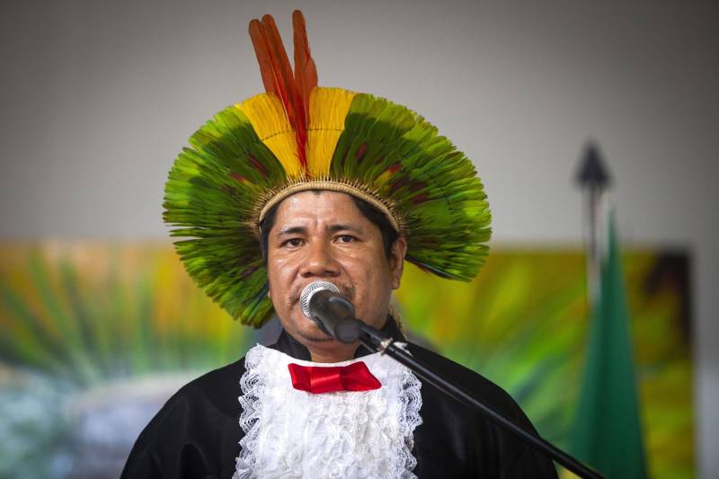 Cerimônia de outorga de grau aos 15 indígenas integrantes da primeira turma do povo Kayapo do curso de licenciatura intercultural indígena da Uepa, na manhã desta quinta-feira, 06, em São Félix do Xingu.

Na foto, Beko Kayapo,juramentista da turma.

FOTO: NAILANA THIELY / ASCOM UEPA
DATA: 06.11.2018
SÃO FÉLIX DO XINGU - PARÁ <div class='credito_fotos'>Foto: Nailana Thiely / Ascom Uepa   |   <a href='/midias/2018/originais/e0f4e983-b3ad-43c6-aa47-6908a443f9d3.jpg' download><i class='fa-solid fa-download'></i> Download</a></div>