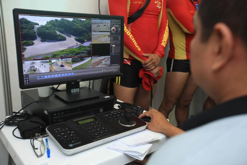 Atuação dos agentes de segurança durante a Operação Verão 2018 no segundo final de semana de férias.
FOTO: MÁCIO FERREIRA / AG. PARÁ
DATA: 07.07.2018
SALINÓPOLIS - PARÁ <div class='credito_fotos'>Foto: MÁCIO FERREIRA/ AG. PARÁ | <a href='/midias/2018/originais/e12f4843-787a-496b-bfda-4734d114e199.jpg' download><i class='fa-solid fa-download'></i> Download</a></div>