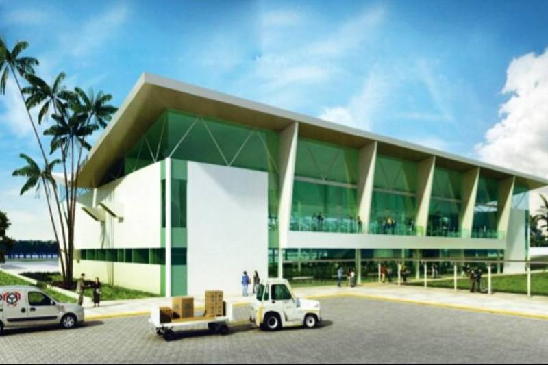 Foi publicada na edição desta sexta feira (02), do Diário Oficial do Estado, o resultado final da licitação realizada pela Companhia de Portos e Hidrovias (CPH) para a construção do terminal hidroviário de Santarém, na região oeste do Pará. Após análise documental, o Consórcio Tapajós foi declarado o vencedor do certame licitatório.Em movimentação de embarque e desembarque de passageiros, a estimativa da CPH é que o terminal de Santarém, município com quase 300 mil habitantes, movimente, em média, duas mil pessoas por dia. Ele, enfim, suprirá a demanda de uma cidade que movimenta a economia da região por meio do transporte fluvial. A nova estrutura vai possibilitar a organização do setor portuário da orla, já que atualmente as operações de embarque e desembarque, tanto de cargas quanto de passageiros, são realizadas em um porto improvisado localizado na Praça Tiradentes, no bairro Aldeia.
FOTO: SAMUEL ALVARENGA
DATA: 02.02.2018
BELÉM - PARÁ <div class='credito_fotos'>Foto: Samuel Alvarenga / Secom | <a href='/midias/2018/originais/e16afc1f-6750-4a9f-a219-5aa32c64bd60.jpg' download><i class='fa-solid fa-download'></i> Download</a></div>
