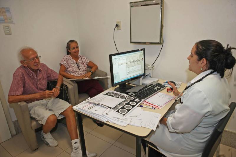 A médica explica que a vacina evita complicações causadas pelo vírus influenza, como pneumonia, por exemplo. “Essa doença é muito comum em idosos acamados.
FOTO: CARLOS SODRÉ / AG. PARÁ
DATA: 28.09.2016
BELÉM - PARÁ <div class='credito_fotos'>Foto: Carlos Sodré/Agência Pará | <a href='/midias/2018/originais/e1971f91-2d1d-4fb2-bf1f-ee9145bc9e7a.jpg' download><i class='fa-solid fa-download'></i> Download</a></div>