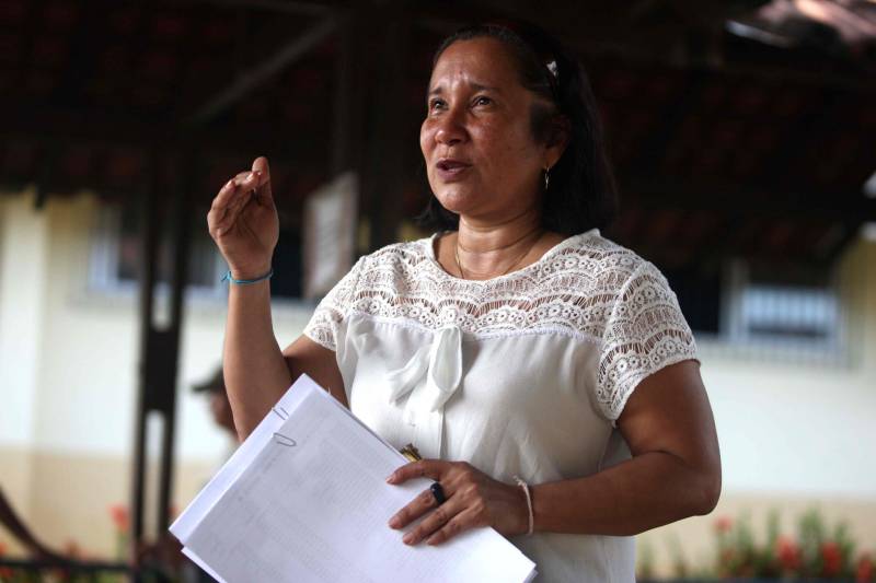 Nos municípios de Braganca e Capanema, no nordeste do Estado, as provas foram realizadas com tranquilidade. De acordo com a coordenadora do município de Braganca, Lena Amorim (foto), a tranquilidade no decorrer da manhã se deu devido a uma logística montada desde às quatro da manhã e com um coordenador em cada espaço. “Tudo ocorreu sem nenhuma eventualidade que colocasse em risco o andamento da prova”, comentou.
FOTO: MARCELO LELIS / AG. PARÁ
DATA: 24.06.2018
BRAGANÇA - PARÁ <div class='credito_fotos'>Foto: Marcelo Lelis / Ag. Pará | <a href='/midias/2018/originais/e1b78d31-d24a-4f43-8687-570a0af6da9b.jpg' download><i class='fa-solid fa-download'></i> Download</a></div>