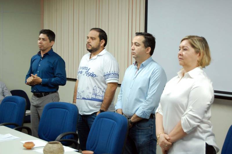 Artesãos de Santarém e outros municípios da região oeste do Pará deram mais um passo rumo à profissionalização e organização. Nesta segunda-feira (17), o governo do Estado, por meio da Secretaria de Assistência Social, Trabalho, Emprego e Renda (Seaster) e do Centro de Governo do Baixo Amazonas, entregou a Carteira Nacional do Artesão (CAT), emitida pela Secretaria Nacional da Micro e Pequena Empresa (SMPE), com o apoio do Programa Nacional do Artesão (PAB).

FOTO: SAMUEL ALVARENGA / AG. PARÁ
DATA: 18.12.2018
SANTARÉM - PARÁ <div class='credito_fotos'>Foto: SAMUEL ALVARENGA/AG.PARÁ   |   <a href='/midias/2018/originais/e1fb31a2-8dee-49b5-9903-5169b117f727.jpg' download><i class='fa-solid fa-download'></i> Download</a></div>