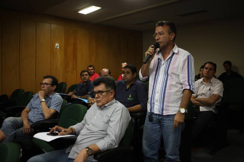 Um novo modelo de política pública para o transporte intermunicipal no Estado do Pará começou a ser discutido nesta quarta-feira (4), em Belém. A primeira audiência pública promovida pela Secretaria de Estado de Transportes (Setran) ocorreu na capital e outras duas estão programadas para o mês de julho, em Marabá, nesta quinta-feira, 5, e em Santarém, no dia 12.
FOTO: CARLOS SODRÉ / AG. PARÁ
DATA: 04.07.2018
BELÉM - PARÁ <div class='credito_fotos'>Foto: CARLOS SODRÉ / AG. PARÁ | <a href='/midias/2018/originais/e22c0dd2-f3ef-435a-98f9-bc7d1a5662d1.jpg' download><i class='fa-solid fa-download'></i> Download</a></div>