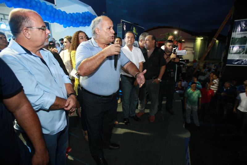 O Governo do Pará garante mais investimentos em segurança, infraestrutura e regularização fundiária ao município de Capanema, no nordeste paraense. Na noite desta segunda-feira (4) foram entregues novas viaturas para a Polícia Militar e assinados convênios e ordens de serviço para novas obras na cidade. Na foto, o prefeito Francisco Ferreira Freitas Neto.

FOTO: MÁCIO FERREIRA / AG. PARÁ
DATA: 04.06.2018
CAPANEMA - PARÁ <div class='credito_fotos'>Foto: MÁCIO FERREIRA/ AG. PARÁ   |   <a href='/midias/2018/originais/e241c434-5cb1-434d-b4ac-39cfa7cdc44e.jpg' download><i class='fa-solid fa-download'></i> Download</a></div>