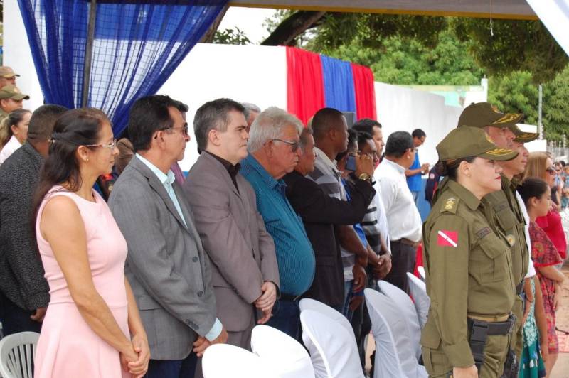 O Governo do Estado entregou nesta segunda-feira (3), a primeira fase das instalações físicas do 35º Batalhão de Polícia Militar – Batalhão Rio Amazonas (35º BPM), sediado em Santarém, na região oeste do Pará. O batalhão está na área de circunscrição do Comando de Policiamento Regional I (CPR-I). A unidade física do 35º BPM (foto) é composta por 20 salas. O efetivo é formado por 246 policiais militares, divididos entre o novo Batalhão e três Postos Policiais Destacados, localizados no distrito de Boa Esperança (Km 43 da PA-370) e nos municípios de Belterra e Mojuí dos Campos.

FOTO: SAMUEL ALVARENGA / ASCOM CRGBA
DATA: 03.12.2018
SANTARÉM - PARÁ <div class='credito_fotos'>Foto: SAMUEL ALVARENGA / ASCOM CRGBA   |   <a href='/midias/2018/originais/e26e66bf-dfda-4701-aa6c-dfecad916c3f.jpg' download><i class='fa-solid fa-download'></i> Download</a></div>