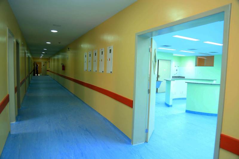 O novo Hospital Santa Rosa, no município de Abaetetuba, no nordeste do Pará, está pronto e será entregue pelo governo do Estado à Prefeitura, na primeira quinzena do mês de dezembro.

FOTO: MÁCIO FERREIRA / AG. PARÁ
DATA: 29.11.2018
ABAETETUBA - PARÁ <div class='credito_fotos'>Foto: MÁCIO FERREIRA/ AG. PARÁ   |   <a href='/midias/2018/originais/e273ef63-1dfe-4ba6-a789-2a802a0770d4.jpg' download><i class='fa-solid fa-download'></i> Download</a></div>