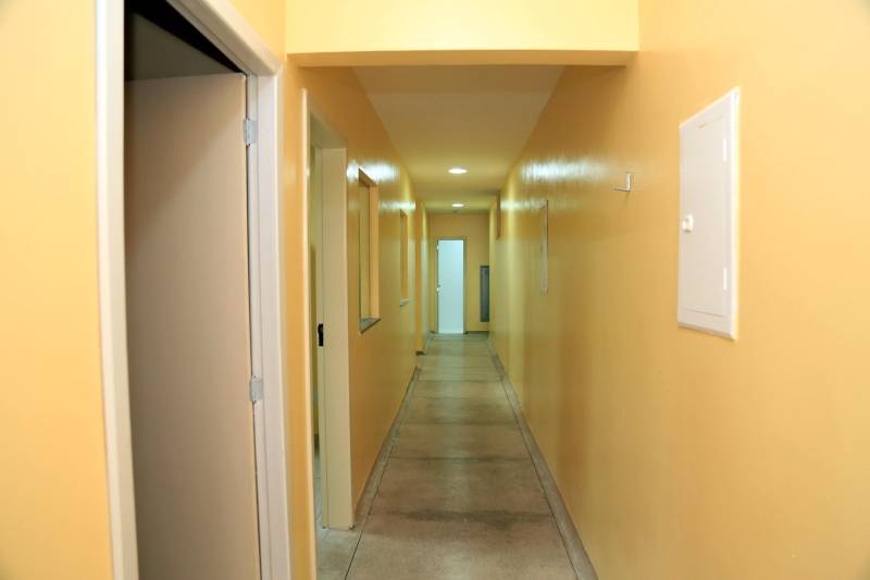 O novo Hospital Santa Rosa, no município de Abaetetuba, no nordeste do Pará, está pronto e será entregue pelo governo do Estado à Prefeitura, na primeira quinzena do mês de dezembro.

FOTO: MÁCIO FERREIRA / AG. PARÁ
DATA: 29.11.2018
ABAETETUBA - PARÁ <div class='credito_fotos'>Foto: MÁCIO FERREIRA/ AG. PARÁ   |   <a href='/midias/2018/originais/e2e53ec8-ca1c-4ab6-958d-02b1ff68346a.jpg' download><i class='fa-solid fa-download'></i> Download</a></div>