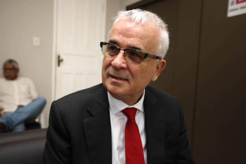 A companhia Avianca Brasil marca a sua entrada no mercado paraense, nesta quinta-feira (21), com a operação de voos diretos do Aeroporto Internacional de Belém para Brasília (DF) e Guarulhos (SP). Pela manhã, o vice-presidente da empresa, Tarcísio Gargioni (foto), foi recebido pelo governador Simão Jatene, no Palácio do Governo, em Belém. O encontro contou com a participação do secretário de Turismo, Ciro Souza Goes, e do Chefe da Casa Civil do Estado, Adenauer Góes.
FOTO: ANTONIO SILVA / AG. PARÁ
DATA: 21.06.2018
BELÉM - PARÁ <div class='credito_fotos'>Foto: Antônio Silva/Ag. Pará | <a href='/midias/2018/originais/e36fe2a9-5dce-45bb-b0f8-0d3ac8c62348.jpg' download><i class='fa-solid fa-download'></i> Download</a></div>