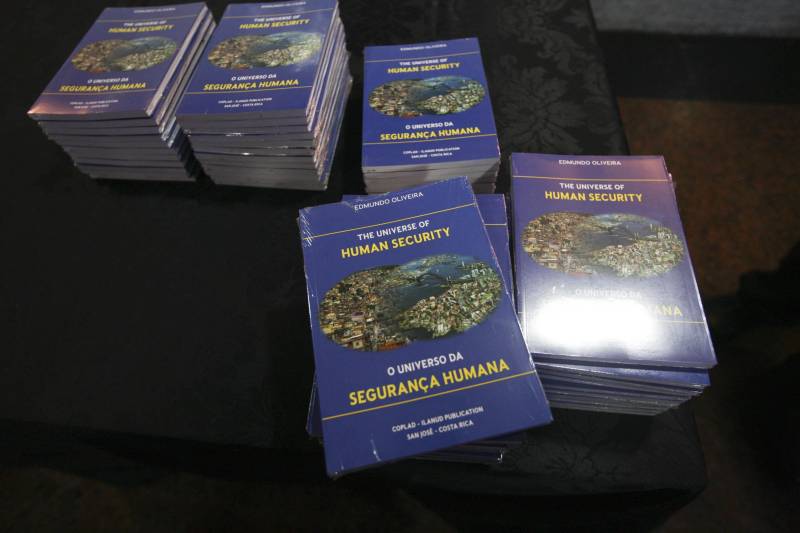 A secretária de Municípios Sustentáveis (Semsu), Izabela Jatene, representou o governador Simão Jatene na sessão pública de apoio à implantação do campus da Amazônia para Estudos e Pesquisas de Políticas Integradas de Proteção Ambiental e Progresso Sustentável da Universidade Mundial de Segurança e Desenvolvimento Social da Organização das Nações Unidas (ONU), em Belém.
FOTO: CARLOS SODRÉ / AG. PARÁ
DATA: 23.05.2018
BELÉM - PARÁ <div class='credito_fotos'>Foto: CARLOS SODRÉ / AG. PARÁ | <a href='/midias/2018/originais/e3da8a6b-440f-4e62-8646-1b4cb77490cf.jpg' download><i class='fa-solid fa-download'></i> Download</a></div>