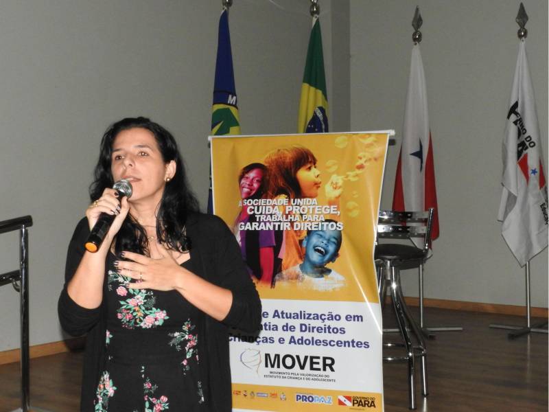 O município de Castanhal, na Região Metropolitana de Belém (RMB), recebeu nesta terça-feira (20) o Movimento pela Valorização do Estatuto da Criança e do Adolescente (Mover), que promove uma capacitação destinada a elaborar com órgãos do Executivo, Legislativo e Judiciário, além de representantes da sociedade civil, conselheiros tutelares e demais membros da rede de garantia de direitos da criança e adolescentes, ações e estratégias para o fortalecimento dos direitos de menores de 18 anos. O encontro será realizado até a próxima quinta-feira (22), das 09 às 17 h, no auditório da URE 8 (Unidade Regional de Educação). Na foto, Adriana Fernandes, assessora técnica da Secretaria Extraordinária de Estado de Integração de Políticas Sociais.
FOTO: CARLOS SODRÉ / AG. PARÁ
DATA: 19.02.2018
CASTANHAL - PARÁ <div class='credito_fotos'>Foto: CARLOS SODRÉ / AG. PARÁ | <a href='/midias/2018/originais/e40be82e-9bf0-413e-81d9-290eb11458b8.jpg' download><i class='fa-solid fa-download'></i> Download</a></div>