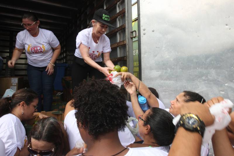 As principais avenidas do centro de Belém ganharam um tom especial e de solidariedade, neste domingo (25), com a “Caminhada pela Vida”, promovida pela Fundação Centro de Hemoterapia e Hematologia (Hemopa), em comemoração ao Dia Nacional do Doador Voluntário de Sangue, festejado na hemorrede brasileira, que é composta por 32 hemocentros.

FOTO: CARLOS SODRÉ/AG. PARÁ
DATA: 25.11.2018
BELÉM - PARÁ <div class='credito_fotos'>Foto: Carlos Sodré /Ag. Pa   |   <a href='/midias/2018/originais/e420f9b5-74e5-4199-b18d-f16f3dfbec4e.jpg' download><i class='fa-solid fa-download'></i> Download</a></div>