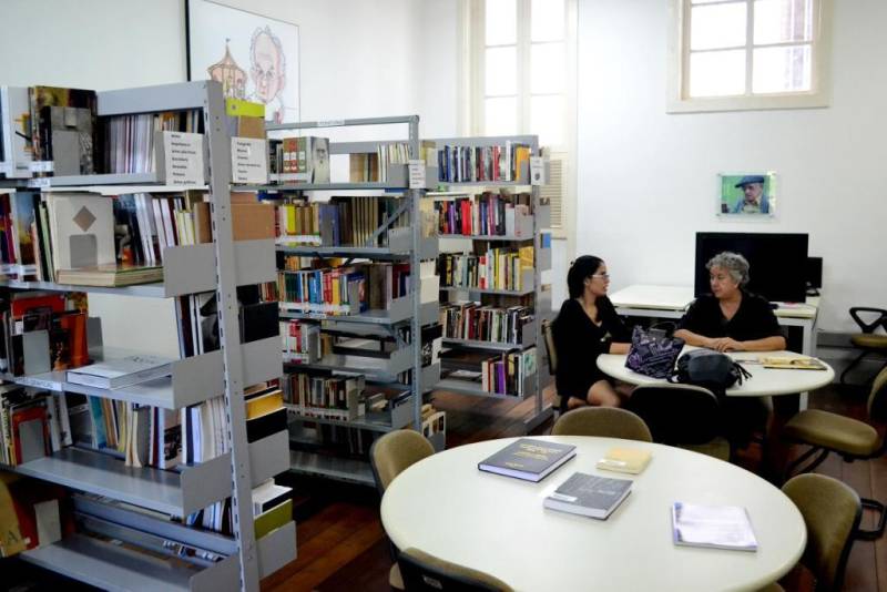 A Casa das Artes terá uma programação diferenciada no final deste mês. A Biblioteca Vicente Salles, localizada no espaço cultural, terá uma oficina de Jogos literários voltada para os jovens, ainda no clima da Colônia de Férias.

FOTO: ASCOM FCP
DATA: 17.01.2018
BELÉM - PARÁ <div class='credito_fotos'>Foto: ASCOM FCP   |   <a href='/midias/2018/originais/e45055bb-cf8f-496e-b7c9-a32071071f87.jpg' download><i class='fa-solid fa-download'></i> Download</a></div>