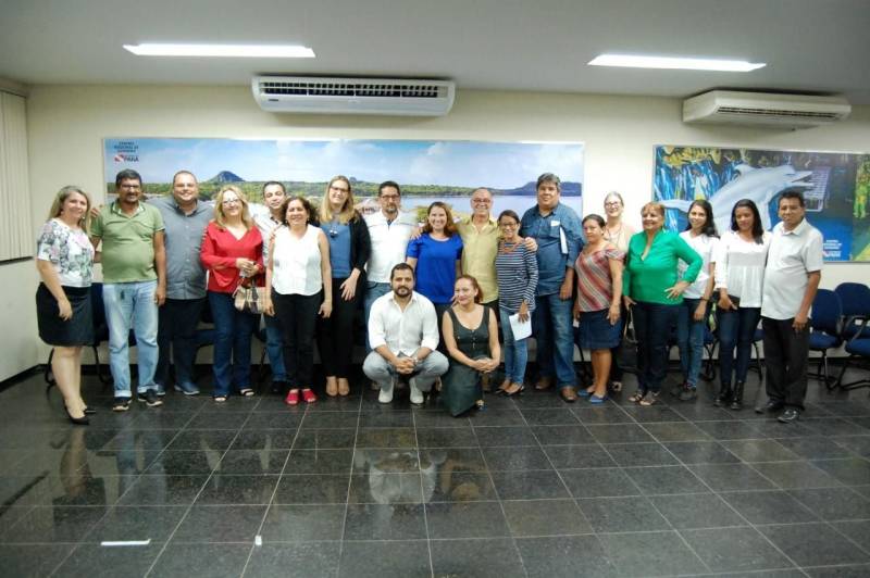 Representantes de instituições públicas, setores da iniciativa privada, sindicatos, associações, cooperativas, Organizações Não Governamentais e de movimentos sociais formam as 13 câmaras temáticas do Fórum de Socioeconomia de Santarém, no oeste paraense. 

FOTO: SAMUEL ALVARENGA / SECOM
DATA: 20.11.2018
SANTARÉM - PARÁ <div class='credito_fotos'>Foto: Samuel Alvarenga / Secom   |   <a href='/midias/2018/originais/e49c9058-4eb5-4ffc-ac0a-1e4766149184.jpg' download><i class='fa-solid fa-download'></i> Download</a></div>