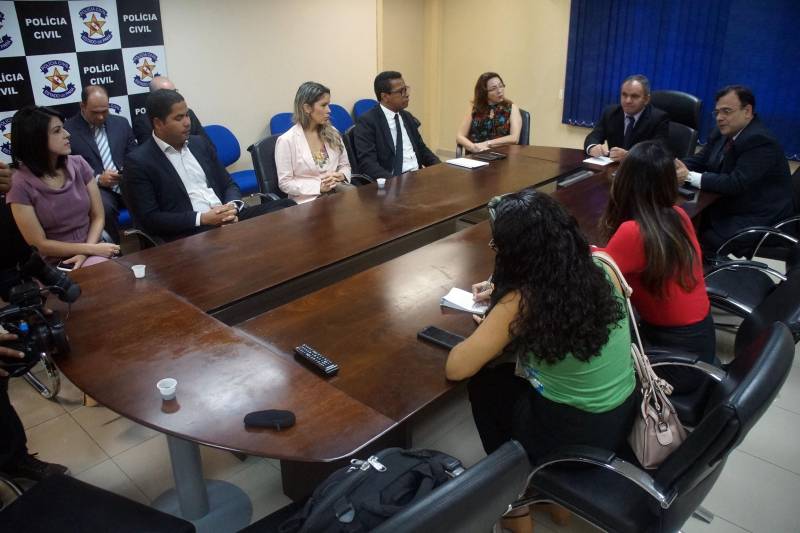 O Governo do Pará já colocou à disposição do cidadão uma nova ferramenta para auxiliar no combate e redução dos índices de furtos e roubos de telefones celulares no Estado. Por meio do site "alertacelular.pa.gov.br", qualquer pessoa poderá cadastrar seus telefones celulares em um banco de dados virtual.
FOTO: ASCOM PCPA
DATA: 22.03.2018
BELÉM - PARÁ <div class='credito_fotos'>Foto: ASCOM / PCPA | <a href='/midias/2018/originais/e49efd93-e9a5-43f4-ae63-5b658ee54168.jpg' download><i class='fa-solid fa-download'></i> Download</a></div>