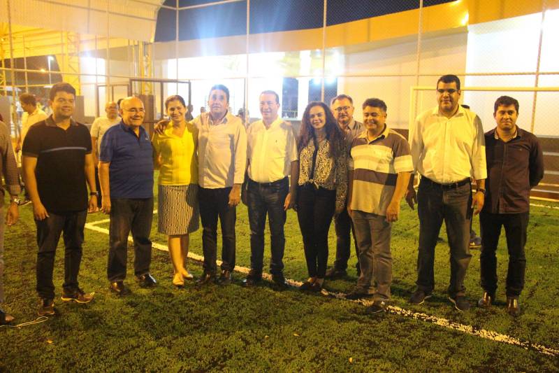 em Canaã dos Carajás com a assinatura do convênio de Asfalto na Cidade, um aporte do Governo do Pará de R$6,5 milhões. A benfeitoria foi uma das demandas apresentadas pela prefeitura municipal na Secretaria de Municípios Sustentáveis e deve ser iniciada brevemente. A programação na cidade encerrou com uma vista às Praças Papai Noel e da Bíblia (foto) que estão prestes a serem inauguradas.
FOTO: ANTONIO MACEDO / DIVULGAÇÃO
DATA: 11.05.2018
CANAÃ DOS CARAJÁS - PARÁ <div class='credito_fotos'>Foto: ANTONIO MACEDO / DIVULGAÇÃO | <a href='/midias/2018/originais/e4ae7ce3-267c-4d67-8e5e-f894f4583056.jpg' download><i class='fa-solid fa-download'></i> Download</a></div>