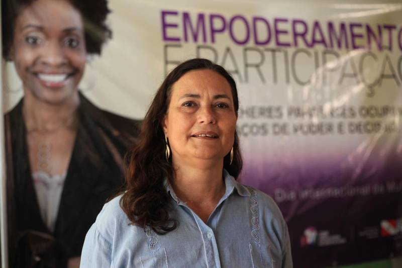 Uma ampla Ação de Cidadania abriu no sábado (3) a programação do governo do Estado alusiva ao Dia Internacional da Mulher – 8 de Março. Com o tema “Protagonismo Feminino nos Espaços de Decisão”, a ação foi realizada na Escola Estadual de Ensino Fundamental e Médio Dr. José Márcio Ayres, no Tapanã, em Belém. Na foto, a presidente da Fundação Pro Paz, Mônica Altman.
FOTO: WAGNER ALMEIDA / SEJUDH
DATA: 03.03.2018
BELÉM - PARÁ <div class='credito_fotos'>Foto: Wagner Almeida/ Ascom Sejudh | <a href='/midias/2018/originais/e514fb5a-789c-4f66-9e9f-90ec22cf7cd8.jpg' download><i class='fa-solid fa-download'></i> Download</a></div>