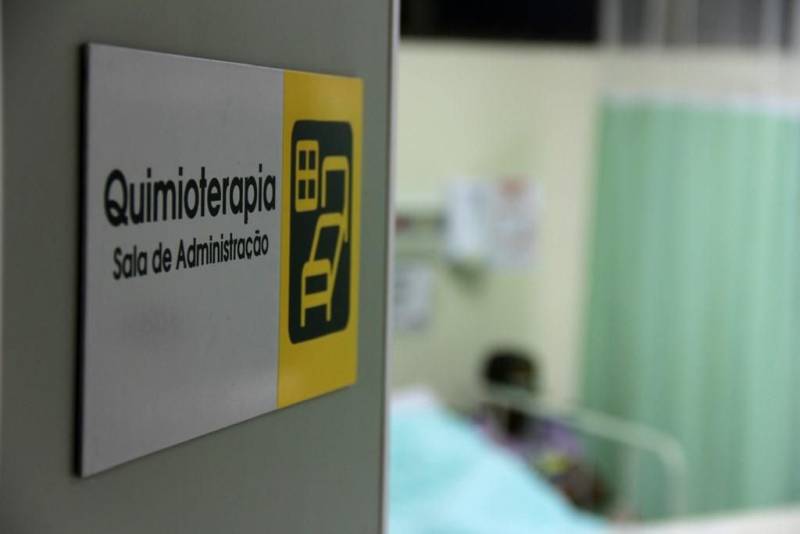 O Dia Internacional do Combate ao Câncer Infantil, lembrado em 15 de fevereiro, serve para chamar a atenção da sociedade para a doença que, a cada ano, atinge mais de 12 mil crianças e adolescentes, segundo o Instituto Nacional de Câncer (Inca). O Pará tem se tornado referência no tratamento à doença, principalmente por conta da atuação de duas unidades de saúde: o Hospital Oncológico Infantil Octávio Lobo, em Belém, e o Hospital Regional do Baixo Amazonas (HRBA), em Santarém.
FOTO: JOAB FERREIRA / ASCOM HRBA
DATA: 16.02.2018
SANTARÉM - PARÁ <div class='credito_fotos'>Foto: Joab Ferreira / Ascom HRBA | <a href='/midias/2018/originais/e521822b-2cdc-425a-b53a-0e3e1d819e25.jpg' download><i class='fa-solid fa-download'></i> Download</a></div>