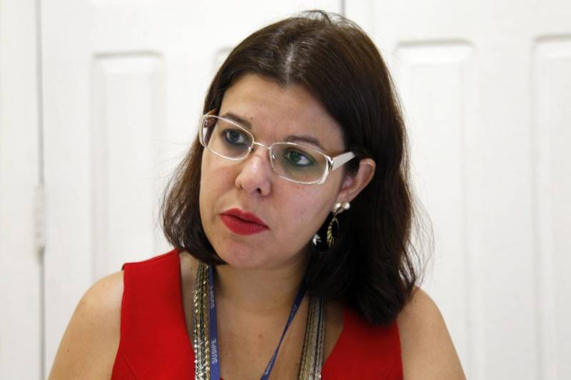 A Superintendência do Sistema Penitenciário do Estado (Susipe), através da Escola de Administração Penitenciária (EAP), investe na qualificação dos servidores penitenciários de Belém e do interior do Estado. Nesta semana, a EAP iniciou o curso de Rotinas Operacionais em Ambiente Carcerário voltado para os coordenadores e chefes de segurança que atuam nas unidades penais do Estado. Na foto, a diretora da EAP, Fernanda Almeida.

FOTO: AKIRA ONUMA / ASCOM SUSIPE
DATA: 23.05.2018
BELÉM - PARÁ <div class='credito_fotos'>Foto: Akira Onuma / Ascom Susipe   |   <a href='/midias/2018/originais/e5799229-ac92-45db-9de5-20e913202939.jpg' download><i class='fa-solid fa-download'></i> Download</a></div>
