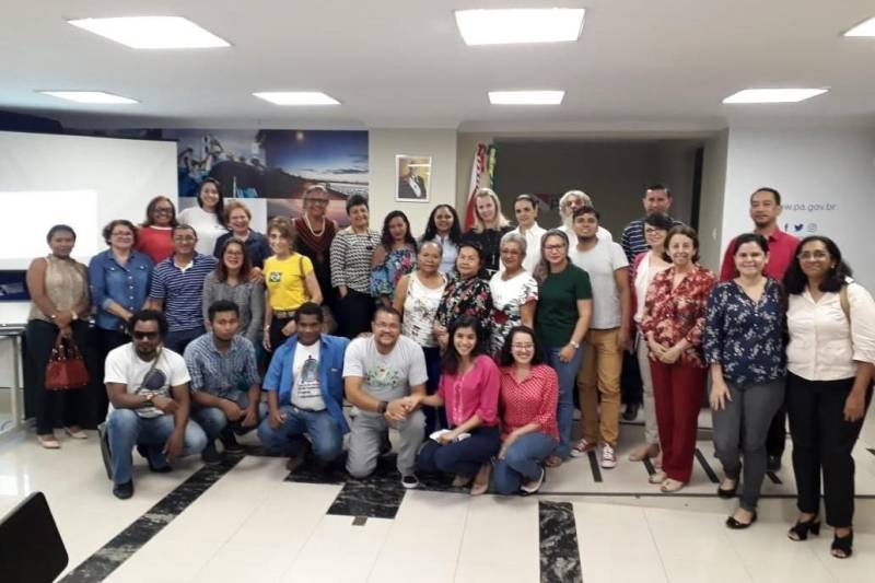Elevar o nível de conhecimento sobre temas de interesse das organizações, contribuindo para o aumento da capacidade de gestão, autonomia e melhoria dos serviços prestados à comunidade. Esse foi o objetivo do II Bate-Papo com o Terceiro Setor, projeto realizado pelo Núcleo de Articulação e Cidadania (NAC) do Estado do Pará.
FOTO: RUAN MORAES / ASCOM NAC
DATA: 04.07.2018
BELÉM - PARÁ <div class='credito_fotos'>Foto: RUAN MORAES / ASCOM NAC | <a href='/midias/2018/originais/e579ffc3-0b9a-4924-adfb-c999871c6c51.jpg' download><i class='fa-solid fa-download'></i> Download</a></div>