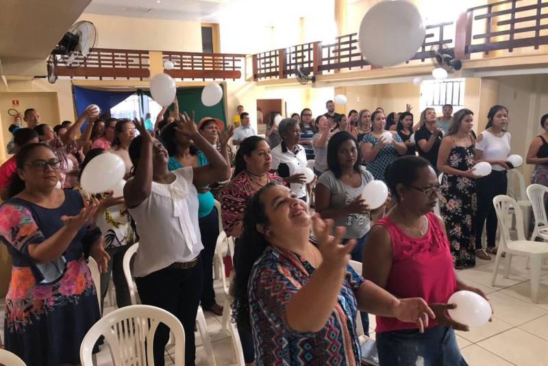 O fortalecimento da relação família e escola, inserção, manutenção e sucesso escolar, e empreendedorismo e iniciativas para geração de renda foram os módulos debatidos no último dia das ações do Projeto Família e Cidadania. Iniciada em 28 de fevereiro, no Club Thália, em Santa Izabel do Pará, a programação foi encerrada na sexta-feira (2), com a participação de mais de 100 pessoas.
FOTO: ASCOM NAC
DATA: 02.03.2018
SANTA IZABEL DO PARÁ - PARÁ <div class='credito_fotos'>Foto: Ascom NAC | <a href='/midias/2018/originais/e5dd11d1-e074-434c-ae04-cfee28d8831e.jpg' download><i class='fa-solid fa-download'></i> Download</a></div>