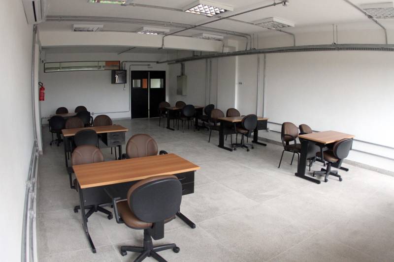 O Parque de Ciência e Tecnologia Guamá (PCT Guamá), em Belém, ganhou um novo prédio para solidificação das ações de incremento ao desenvolvimento socioeconômico do Estado, o Espaço Empreendedor. A cerimônia de inauguração, na quarta-feira (07), foi conduzida pelo governador Simão Jatene e o titular da Secretaria de Estado de Ciência, Tecnologia e Educação Profissional e Tecnológica (Sectet), Alex Fiúza de Mello.
FOTO: CRISTINO MARTINS / AG. PARÁ
DATA: 07.03.2018
BELÉM - PARÁ <div class='credito_fotos'>Foto: Cristino Martins/Ag. Pará | <a href='/midias/2018/originais/e5de7a07-6493-4d93-b9be-df4467c6d36a.jpg' download><i class='fa-solid fa-download'></i> Download</a></div>