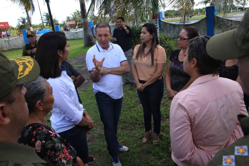 O município de Salinópolis, no nordeste do estado, recebeu nesta quinta-feira, 21, um reforço precioso para o período de férias que se aproxima. O governo do estado entregou 18 novos veículos para reforçar a segurança do município e cidades próximas.
FOTO: RODOLFO OLIVEIRA / AG. PARÁ
DATA: 21.06.2018
SALINÓPOLIS - PARÁ <div class='credito_fotos'>Foto: Rodolfo Oliveira/Ag. Pará | <a href='/midias/2018/originais/e694b19d-2773-41db-a112-fc01007293e3.jpg' download><i class='fa-solid fa-download'></i> Download</a></div>