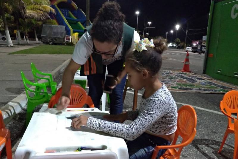 A partir desta sexta-feira, 28, o Departamento de Trânsito do Estado (Detran), através dos 45 agentes de fiscalização, vai garantir a segurança viária dos primeiros 18 quilômetros da BR 316. A operação segue até a próxima terça-feira, 1° de janeiro. Como parte das ações da Operação Boas Festas do Governo do Estado, equipes de agentes de educação do Detran estão nos municípios de Bragança, Salinópolis, Soure, Marapanim/Marudá, Salvaterra, Santa Bárbara do Pará, além do distrito de Mosqueiro, onde permanecerão até a próxima terça.

FOTO: ASCOM DETRAN
DATA: 28.12.2018
BELÉM - PARÁ



 <div class='credito_fotos'>Foto: ASCOM DETRAN   |   <a href='/midias/2018/originais/e6b7f258-094f-4183-b76f-2afc2eb3d614.jpg' download><i class='fa-solid fa-download'></i> Download</a></div>