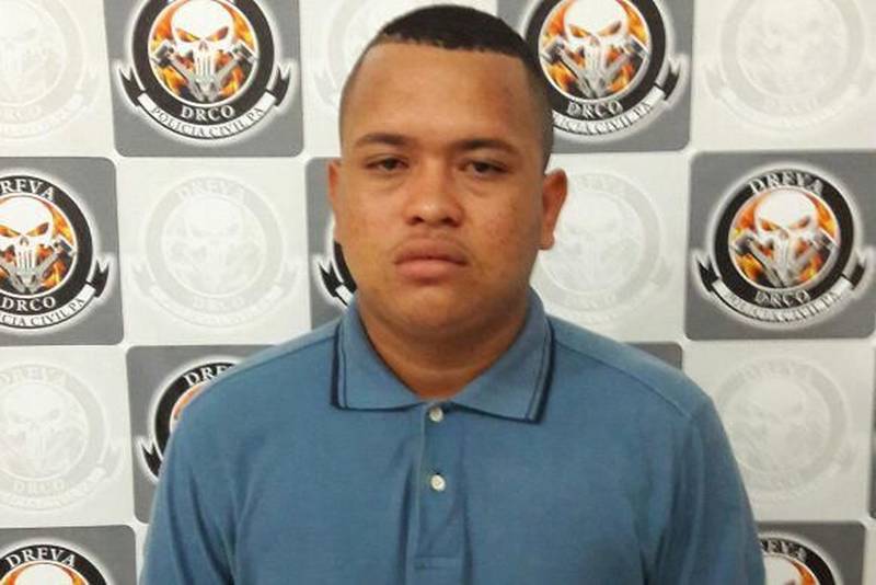 A Polícia Civil apresentou, nesta sexta-feira (6), os resultados de uma operação policial que levou às prisões de quatro pessoas acusadas de envolvimento em uma associação criminosa responsável por roubos de carros, em Belém. Dois veículos roubados foram apreendidos em poder dos presos Paulo Sérgio Neri Ferreira; Luiz Nazareno Lopes Ferreira, Anderson Matos da Silva (foto) e França Meire Gonçalves Sena.
FOTO: ASCOM POLÍCIA CIVIL
DATA: 06.04.2018
BELÉM - PARÁ <div class='credito_fotos'>Foto: Ascom Polícia Civil | <a href='/midias/2018/originais/e71e5abc-6895-4d00-b67a-b06b546118b3.jpg' download><i class='fa-solid fa-download'></i> Download</a></div>