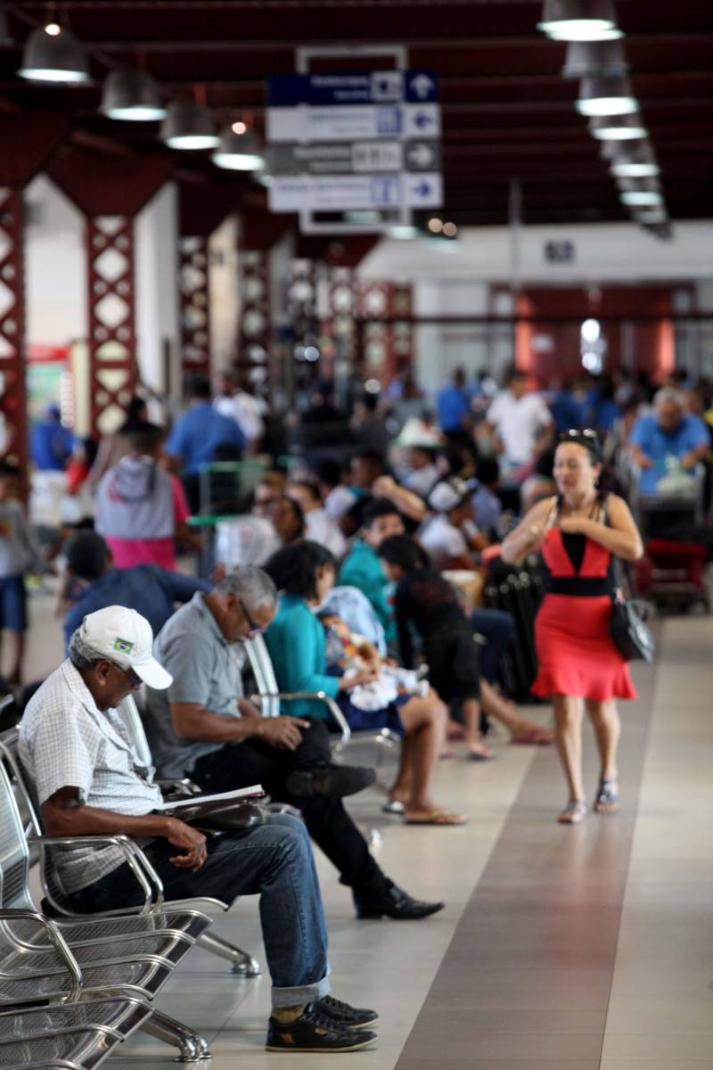 Quem utiliza o Terminal Hidroviário do Porto de Belém “Luiz Rebelo Neto”, seja para chegar ou sair da capital paraense por meio dos rios, há quatro anos sente uma grande diferença ao comparar o local com os demais portos existentes na cidade.
FOTO: SIDNEY OLIVEIRA / AG. PARÁ
DATA: 23.05.2018
BELÉM - PARÁ <div class='credito_fotos'>Foto: Sidney Oliveira/Ag. Pará | <a href='/midias/2018/originais/e7640538-323b-4566-a740-412fb227c212.jpg' download><i class='fa-solid fa-download'></i> Download</a></div>