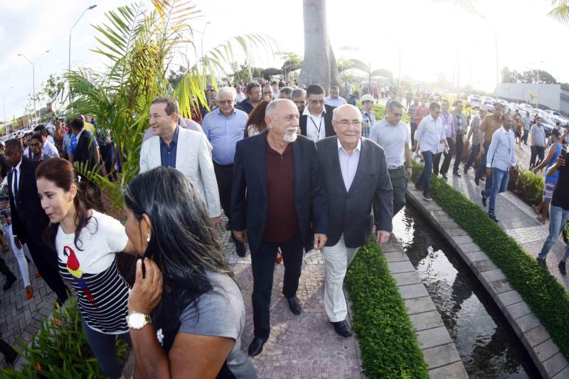 O Parque Estadual do Utinga (PEUt) o mais importante espaço de preservação e estudo da biodiversidade dentro da Região Metropolitana de Belém será reaberto à população a partir desta sexta,16, a partir das 16h30, com apresentações artísticas, com o Boi Veludinho, crianças do Pro Paz e a premiada Orquestra Sinfônica do Theatro da Paz. A apresentação será em um espaço ao ar livre e não será necessária a retirada de ingressos, por esse motivo, a recomendação é que o público chegue cedo, porque a entrada será fechada quando o espaço estiver lotado.
FOTO: THIAGO GOMES / AG PARÁ
DATA: 16.03.2018
BELÉM - PARÁ <div class='credito_fotos'>Foto: Thiago Gomes /Ag. Pará | <a href='/midias/2018/originais/e7687b16-187e-4bdf-9abf-ece860effc63.jpg' download><i class='fa-solid fa-download'></i> Download</a></div>