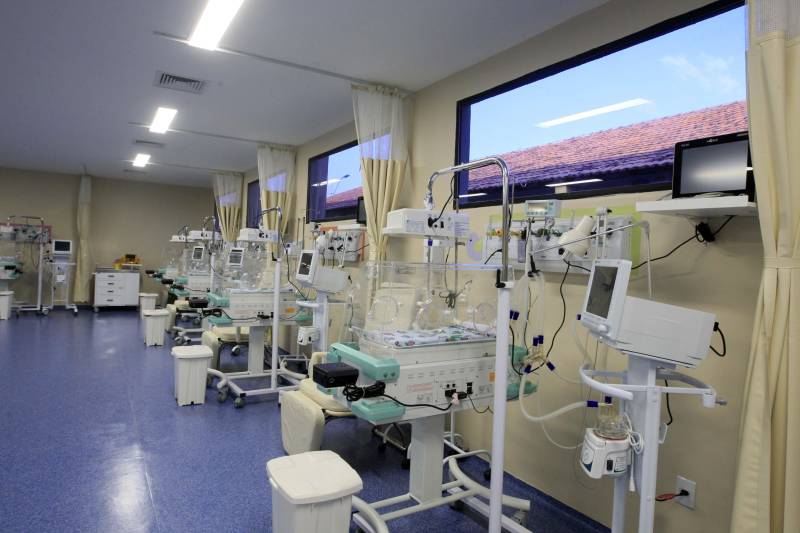 Em apenas um mês de funcionamento, o Hospital Materno-Infantil de Barcarena Dra. Anna Turan (HMIB) alcançou 97% em satisfação dos usuários, de acordo com o Serviço de Atendimento ao Usuário (SAU). Nesse período, o hospital teve grande atuação na região em atendimento humanizado, serviços e equipamentos.
FOTO: SIDNEY OLIVEIRA / ARQUIVO AG. PARÁ
DATA: 20.09.2018
BARCARENA - PARÁ <div class='credito_fotos'>Foto: Sidney Oliveira/Ag. Pará | <a href='/midias/2018/originais/e76bd7d0-5a45-47fc-9540-54518188d2b9.jpg' download><i class='fa-solid fa-download'></i> Download</a></div>