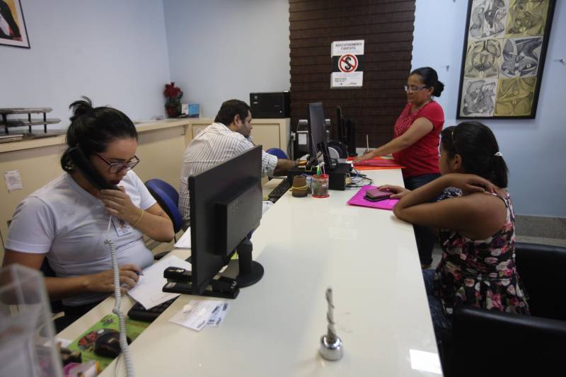 Com assistência de média e alta complexidade aos usuários do Sistema Único de Saúde (SUS), o Hospital Jean Bitar (HJB) comemora  95% de satisfação dos usuários, que certificam a qualidade no atendimento. Nos útimos dois anos, o HJB realizou mais de 739.200 atendimentos nas áreas médicas de endoscopia digestiva alta e colonoscopia, cirurgia gastrointestinal e algumas especialidades clínicas, como endocrinologia, reumatologia, geriatria e pneumologia, nas quais o hospital é referência no Estado. O paciente Francisco Ferreira, de 41 anos, de Benfica, que faz tratamento com dermatologista no HJB,  evidencia esses dados sobre a satisfação do usuário. "O atendimento médico aqui é excelente, de primeira mesmo! Se me perguntarem a nota que dou, é 10, com certeza. Já andei em vários hospitais, mas esse aqui é especial."

FOTO: CARLOS SODRÉ / AG. PARÁ
DATA: 08.11.2018
BELÉM - PARÁ <div class='credito_fotos'>Foto: CARLOS SODRÉ / AG. PARÁ    |   <a href='/midias/2018/originais/e7846b99-12be-4293-aa15-a9f1b92467ce.jpg' download><i class='fa-solid fa-download'></i> Download</a></div>