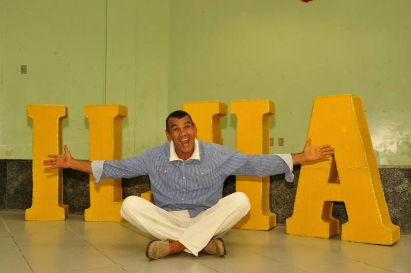 “Ilha” é o nome do show que Antônio Sena fará, nesta sexta-feira (16), às 19h, no Teatro Waldemar Henrique. Mas quem é Antônio Sena? A maioria, com certeza, não o conhece, porém é uma pessoa que construiu um círculo de amizade muito grande formada por profissionais de saúde que o ajudaram na luta contra as drogas
FOTO: JOSÉ PANTOJA / ASCOM SESPA
DATA: 16.03.2018
BELÉM - PARÁ <div class='credito_fotos'>Foto: José Pantoja / Ascom Sespa | <a href='/midias/2018/originais/e79a4242-7b5f-4d77-96d3-1acd73ba8eea.jpg' download><i class='fa-solid fa-download'></i> Download</a></div>