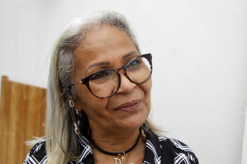 A Superintendência do Sistema Penitenciário do Estado (Susipe) realizou nesta quinta-feira, 10, a premiação do 3º Concurso de Redação realizado pela Defensoria Pública da União (DPU), com o apoio do Departamento Penitenciário Nacional (Depen), e que teve como tema "Mais direitos, menos grades". O evento teve por objetivo a certificação dos internos custodiados no Centro de Recuperação do Coqueiro (CRC), que conquistaram os três primeiros lugares de todo o Brasil. Na foto, a diretora do Centro de Recuperação do Coqueiro (CRC), Dorothéia Soares.
FOTO: AKIRA ONUMA / ASCOM SUSIPE
DATA: 10.05.2018
BELÉM - PARÁ <div class='credito_fotos'>Foto: Akira Onuma / Ascom Susipe | <a href='/midias/2018/originais/e823ec17-4f0d-4251-848e-ee8c77561972.jpg' download><i class='fa-solid fa-download'></i> Download</a></div>