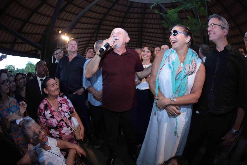 O Parque Estadual do Utinga (PEUt) o mais importante espaço de preservação e estudo da biodiversidade dentro da Região Metropolitana de Belém será reaberto à população a partir desta sexta,16, a partir das 16h30, com apresentações artísticas, com o Boi Veludinho, crianças do Pro Paz e a premiada Orquestra Sinfônica do Theatro da Paz. A apresentação será em um espaço ao ar livre e não será necessária a retirada de ingressos, por esse motivo, a recomendação é que o público chegue cedo, porque a entrada será fechada quando o espaço estiver lotado.
FOTO: MÁCIO FERREIRA / AG PARÁ
DATA: 16.03.2018
BELÉM - PARÁ <div class='credito_fotos'>Foto: MÁCIO FERREIRA/ AG. PARÁ | <a href='/midias/2018/originais/e8341d8a-835d-488f-9f74-3477ee8304c4.jpg' download><i class='fa-solid fa-download'></i> Download</a></div>