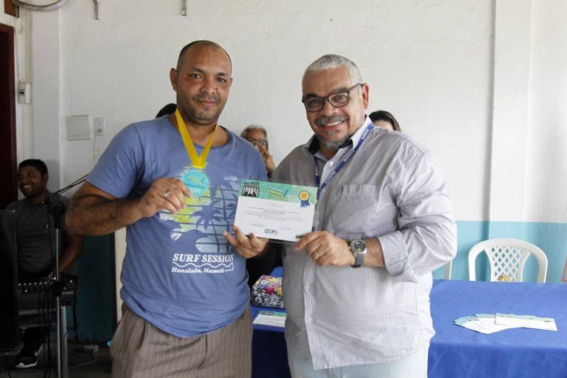 A Superintendência do Sistema Penitenciário do Estado (Susipe) realizou nesta quinta-feira, 10, a premiação do 3º Concurso de Redação realizado pela Defensoria Pública da União (DPU), com o apoio do Departamento Penitenciário Nacional (Depen), e que teve como tema "Mais direitos, menos grades". O evento teve por objetivo a certificação dos internos custodiados no Centro de Recuperação do Coqueiro (CRC), que conquistaram os três primeiros lugares de todo o Brasil.
FOTO: AKIRA ONUMA / ASCOM SUSIPE
DATA: 10.05.2018
BELÉM - PARÁ <div class='credito_fotos'>Foto: Akira Onuma / Ascom Susipe | <a href='/midias/2018/originais/e84aa8bb-ca11-44cb-97eb-11e1ceced7ca.jpg' download><i class='fa-solid fa-download'></i> Download</a></div>