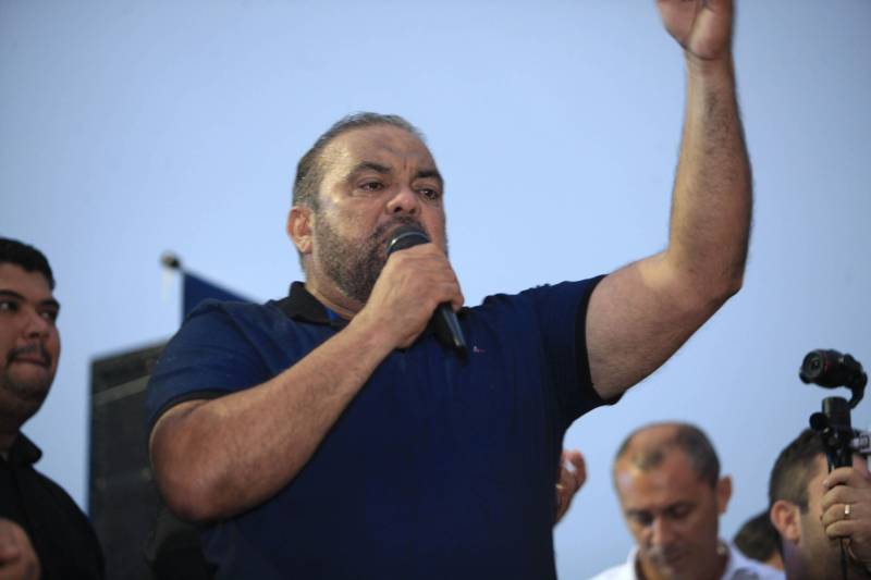 O Governo do Pará garante mais investimentos em segurança, infraestrutura e regularização fundiária ao município de Capanema, no nordeste paraense. Na noite desta segunda-feira (4) foram entregues novas viaturas para a Polícia Militar e assinados convênios e ordens de serviço para novas obras na cidade. Na foto, o deputado federal Hélio Leite.

FOTO: MÁCIO FERREIRA / AG. PARÁ
DATA: 04.06.2018
CAPANEMA - PARÁ <div class='credito_fotos'>Foto: MÁCIO FERREIRA/ AG. PARÁ   |   <a href='/midias/2018/originais/e873025c-11ac-4fae-8790-2b497ee4715d.jpg' download><i class='fa-solid fa-download'></i> Download</a></div>