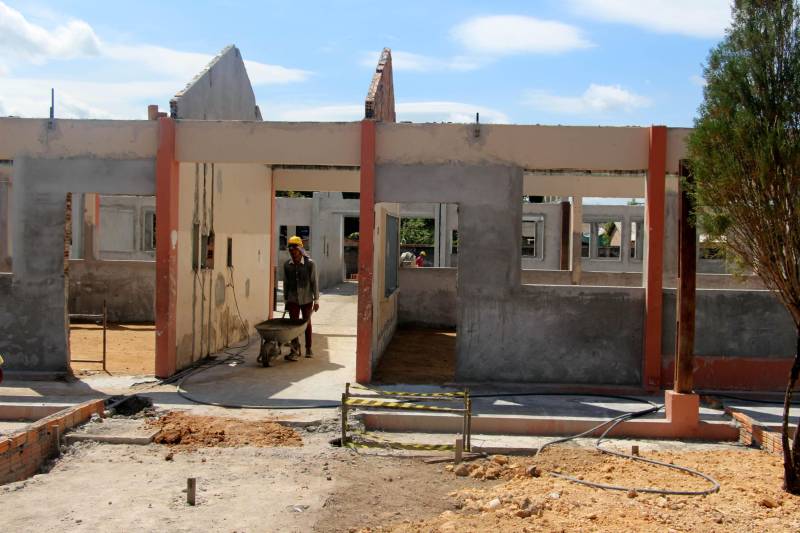 A agenda da Secretaria Extraordinária de Municípios Sustentáveis (Semsu) nas regiões Sul e Sudeste do Pará foi encerrada no sábado (12) nos municípios de Pau D’Arco, Rio Maria e Xinguara. O último dia de programação na região começou no município de Pau D’Arco, com a assinatura de convênio para reforma e ampliação da Escola Municipal Paulo Hannemann (foto). O investimento totaliza R$ 2.812.850,10, sendo R$ 112.850,10 de contrapartida da Prefeitura.
FOTO: ANTONIO MACEDO / DIVULGAÇÃO
DATA: 12.05.2018
PAU D´ARCO - PARÁ <div class='credito_fotos'>Foto: ANTONIO MACEDO / DIVULGAÇÃO | <a href='/midias/2018/originais/e8854480-43b8-47f0-b881-8fb3d1993f28.jpg' download><i class='fa-solid fa-download'></i> Download</a></div>
