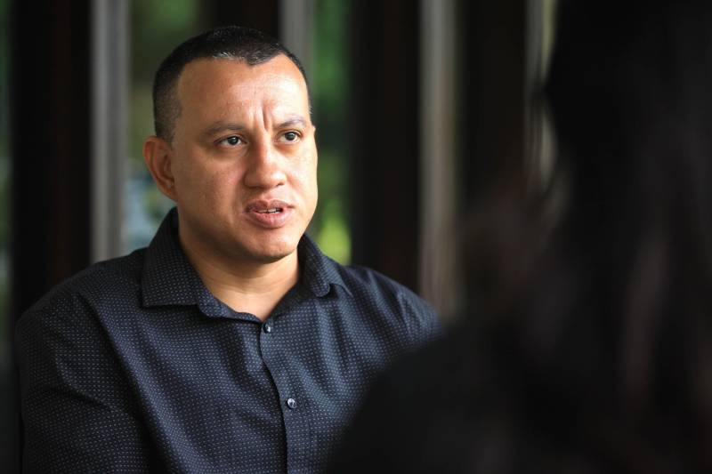 Um dos exemplos é o cabo Antônio Donato, que entrou na corporação em 2005. Ele, que já trabalhou na segurança de chefe de estado, na Ronda Tática Metropolitana (Rotam) e no Comando de Missões Especiais na área de inteligência da PM, conta as possibilidades que encontrou dentro da carreira.

FOTO: MÁCIO FERREIRA / AG. PARÁ
DATA: 17.05.2018
BELÉM - PARÁ <div class='credito_fotos'>Foto: MÁCIO FERREIRA/ AG. PARÁ   |   <a href='/midias/2018/originais/e94662e9-111b-4885-943a-4241f311863c.jpg' download><i class='fa-solid fa-download'></i> Download</a></div>