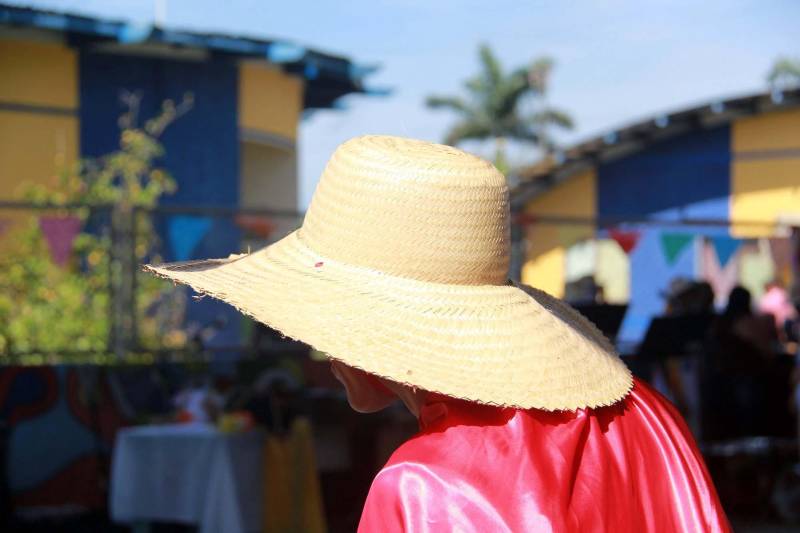 A Fundação de Atendimento Socioeducativo do Pará (Fasepa) realizou na sexta-feira (29), o IV Arraial da Socioeducação (foto), que marcou o encerramento das atividades do primeiro semestre do ano, com uma mostra das iniciativas realizadas na área da cultura, esporte e lazer, nas unidades da Região Metropolitana de Belém. A programação, realizada no espaço Apoena, em Ananindeua, contou com a participação de 70 socioeducandos de 11 unidades da Fundação, envolvendo adolescentes em cumprimento de medida de internação provisória, internação e semiliberdade, além de contar com a presença de servidores e familiares dos internos, na ação que integra o projeto Ressignificando Caminhos na Socioeducação, totalizando cerca de 400 participantes.
FOTO: ALBERTO PASSOS / ASCOM FASEPA
DATA: 29.06.2018
BELÉM - PARÁ <div class='credito_fotos'>Foto: ALBERTO PASSOS/ ASCOM FASEPA | <a href='/midias/2018/originais/e963fc87-f727-4bf7-8e12-e32f8e713fc7.jpg' download><i class='fa-solid fa-download'></i> Download</a></div>