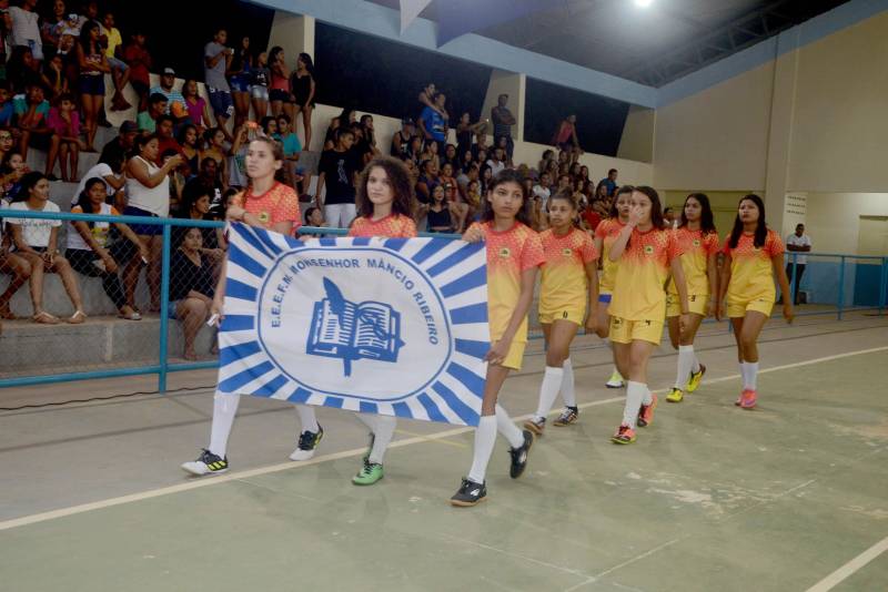 A cidade de Igarapé-Açu, no nordeste do Estado, sedia, até o próximo dia 20, a terceira etapa regional da 60ª edição dos Jogos Estudantis Paraenses (Jeps), uma ação esportivo-educacional que, ao longo de 60 anos propõe disseminar a cultura da paz e descobrir talentos esportivos. Cerca de 800 pessoas, entre atletas, professores e a comunidade participaram da cerimônia de abertura, nesta quarta-feira, 16, no ginásio Daniel Torres. Além de Igarapé-Açu, a terceira etapa também ocorre no município de Mocajuba.
FOTO: RAI PONTES / ASCOM SEDUC
DATA: 16.05.2018
IGARAPÉ-AÇU - PARÁ <div class='credito_fotos'>Foto: Rai Pontes/Ascom Seduc | <a href='/midias/2018/originais/e978e537-1c71-4875-a766-61d9cee42d81.jpg' download><i class='fa-solid fa-download'></i> Download</a></div>