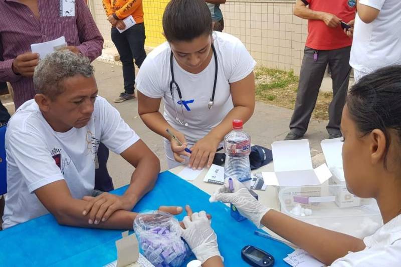Uma ação de prevenção contra o câncer da próstata, oferecida pelo Hospital Geral de Tailândia (HGT), proporcionou a realização de 120 exames de PSA (Antígeno Prostático Específico), que serve para diagnosticar alterações na próstata como prostatite, hipertrofia benigna da próstata ou câncer de próstata. O exame será realizado, por agendamento, durante a campanha “Novembro Azul”, que se estenderá até o final deste mêsp parahomens a partir dos 45 anos.
FOTO: ASCOM HGT
DATA: 16.11.2018
TAILÂNDIA - PARÁ <div class='credito_fotos'>Foto: ASCOM HGT TAILÂNDIA | <a href='/midias/2018/originais/e9962fec-15e2-4749-8a8d-39c0e5f3e9e8.jpg' download><i class='fa-solid fa-download'></i> Download</a></div>