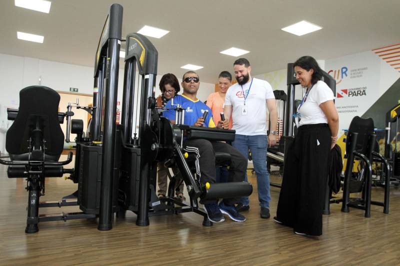 O Centro Integrado de Inclusão e Reabilitação (CIIR), em Belém, recebeu no último sábado (1°) a visita do tetracampeão paralímpico de judô Antônio Tenório. Acompanhado pelo diretor-executivo do Centro, José Neto, de outros diretores e fisioterapeutas, que descreveram a estrutura oferecida à população, o paratleta aprovou os recursos disponíveis no espaço.

FOTO: CRISTINO MARTINS / AG. PARÁ
DATA: 01.12.2018
BELÉM - PARÁ <div class='credito_fotos'>Foto: Cristino Martins/Ag. Pará   |   <a href='/midias/2018/originais/e9e69ae1-9202-4d1e-b281-0c69a0714d6b.jpg' download><i class='fa-solid fa-download'></i> Download</a></div>