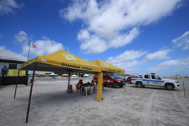 Atuação dos agentes de segurança durante a Operação Verão 2018 no segundo final de semana de férias.
FOTO: MÁCIO FERREIRA / AG. PARÁ
DATA: 07.07.2018
SALINÓPOLIS - PARÁ <div class='credito_fotos'>Foto: MÁCIO FERREIRA/ AG. PARÁ | <a href='/midias/2018/originais/ea0360bd-091c-4d60-8b3a-0656275406bb.jpg' download><i class='fa-solid fa-download'></i> Download</a></div>