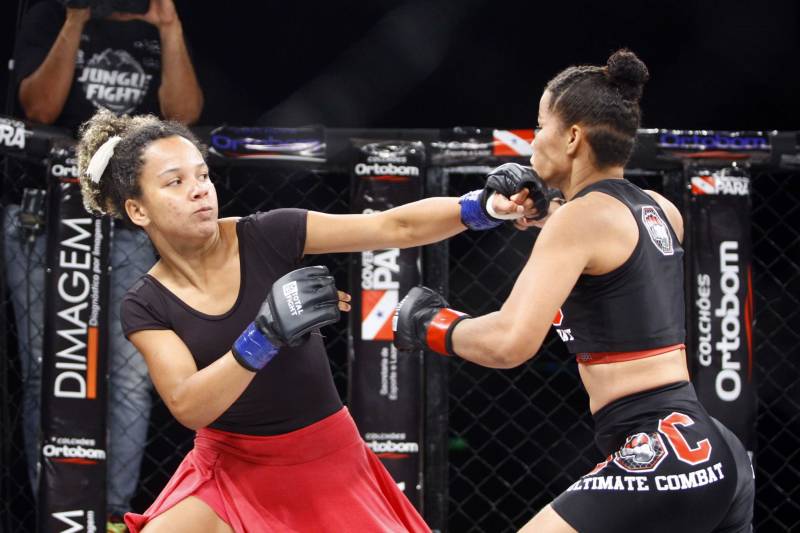 O mundo do MMA conheceu neste sábado os novos guerreiros paraenses. Dos 34 lutadores que entraram no octógono do Jungle Fight 93, 31 representaram o estado. Destaque para Ivanildo Monstrinho e Francisco Figueiredo, que conquistaram os cinturões interinos das categorias 57kg e 61kg, respectivamente, diante do público que lotou o Centro de Convenções da Amazônia – Hangar, com apoio da Secretaria de Estado de Esporte e Lazer.
FOTO: THIAGO GOMES / AG. PARÁ
DATA: 28.04.2018
BELÉM - PARÁ <div class='credito_fotos'>Foto: Thiago Gomes /Ag. Pará | <a href='/midias/2018/originais/ea090c42-9637-4150-9e76-69d47c0fc7e3.jpg' download><i class='fa-solid fa-download'></i> Download</a></div>