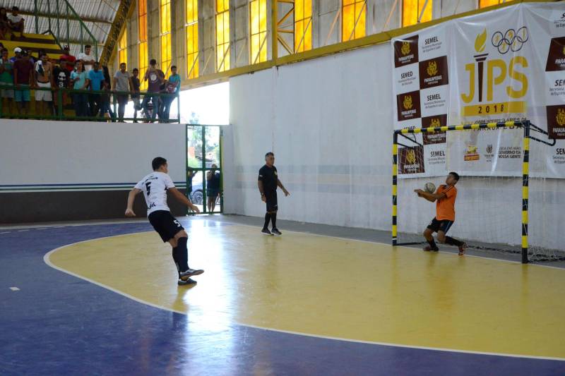Emoção. Este foi o sentimento predominante nas partidas finais da regional de Carajás dos Jogos Estudantis Paraenses (Jeps), realizadas neste sábado (26), no Ginásio Poliesportivo de Parauapebas. Desta etapa, os municípios de Marabá, Parauapebas, Rondon do Pará, Jacundá e Bom Jesus do Tocantins são as delegações campeãs e, em junho, vão participar da etapa Estadual, em Belém.
FOTO: FERNANDO NOBRE / ASCOM SEDUC
DATA: 26.05.2018
PARAUAPEBAS - PARÁ <div class='credito_fotos'>Foto: FERNANDO NOBRE/ASCOM SEDUC | <a href='/midias/2018/originais/ea420fe6-87db-40ec-aa0e-0869d6c0981a.jpg' download><i class='fa-solid fa-download'></i> Download</a></div>
