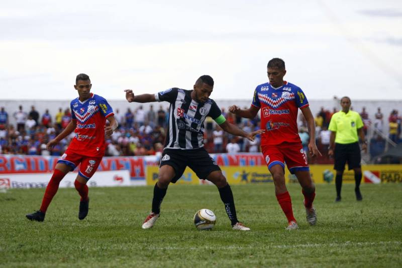 O Bragantino conquistou o terceiro lugar do Campeonato Paraense 2018 na tarde este sábado, 7. O Tubarão do Caeté recebeu o São Raimundo no Estádio Diogão e levou pelo placar de 1 x 0.
FOTO: THIAGO GOMES / AG. PARÁ
DATA: 07.04.2018
BRAGANÇA - PARÁ <div class='credito_fotos'>Foto: Thiago Gomes /Ag. Pará | <a href='/midias/2018/originais/ea68b9e6-a81f-4087-94fb-7121a8550547.jpg' download><i class='fa-solid fa-download'></i> Download</a></div>