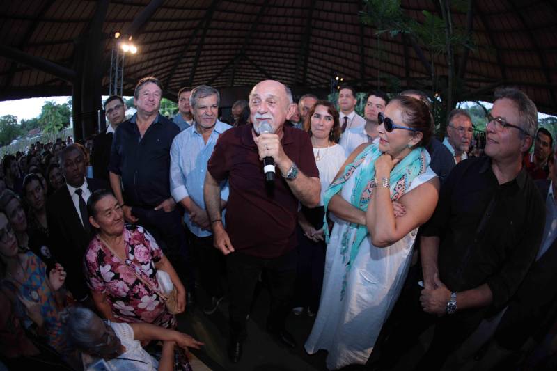 O Parque Estadual do Utinga (PEUt) o mais importante espaço de preservação e estudo da biodiversidade dentro da Região Metropolitana de Belém será reaberto à população a partir desta sexta,16, a partir das 16h30, com apresentações artísticas, com o Boi Veludinho, crianças do Pro Paz e a premiada Orquestra Sinfônica do Theatro da Paz. A apresentação será em um espaço ao ar livre e não será necessária a retirada de ingressos, por esse motivo, a recomendação é que o público chegue cedo, porque a entrada será fechada quando o espaço estiver lotado.
FOTO: MÁCIO FERREIRA / AG PARÁ
DATA: 16.03.2018
BELÉM - PARÁ <div class='credito_fotos'>Foto: MÁCIO FERREIRA/ AG. PARÁ | <a href='/midias/2018/originais/ea6b97cd-42b2-4ed5-85d3-2f09d4cf2549.jpg' download><i class='fa-solid fa-download'></i> Download</a></div>