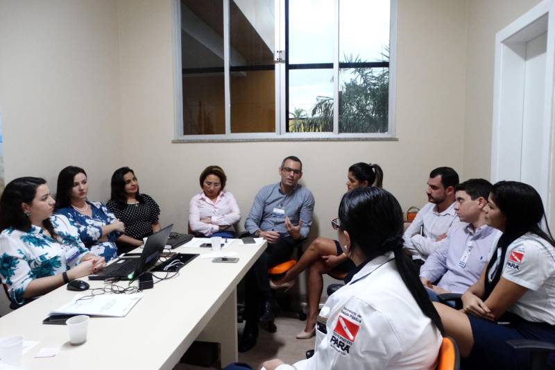 O Hospital Público Estadual Galileu (HPEG), em Belém, recebeu, entre os dias 11 e 12/12, uma visita do Programa Nacional de Qualidade (PNQ) do Sistema Cofen e Conselhos Regionais para avaliar as boas práticas assistenciais prestadas pela equipe de Enfermagem do Hospital. Ao final da visita, a qualidade da assistência do Galileu foi considerada de excelência, o que garantiu a unidade o pioneirismo de se tornar o primeiro hospital SUS do Brasil a ter a enfermagem certificada pela Programa Nacional de Qualidade do Conselho Federal de Enfermagem (Cofen).

FOTO: ASCOM HPEG
DATA: 13.12.2018
BELÉM - PARÁ <div class='credito_fotos'>Foto: ASCOM / HPEG   |   <a href='/midias/2018/originais/ea6d6233-a4db-4011-b7c5-2aa04aaf9a72.jpg' download><i class='fa-solid fa-download'></i> Download</a></div>